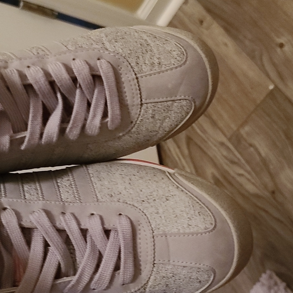 Very lightly worn Adidas - Picture 12 of 12